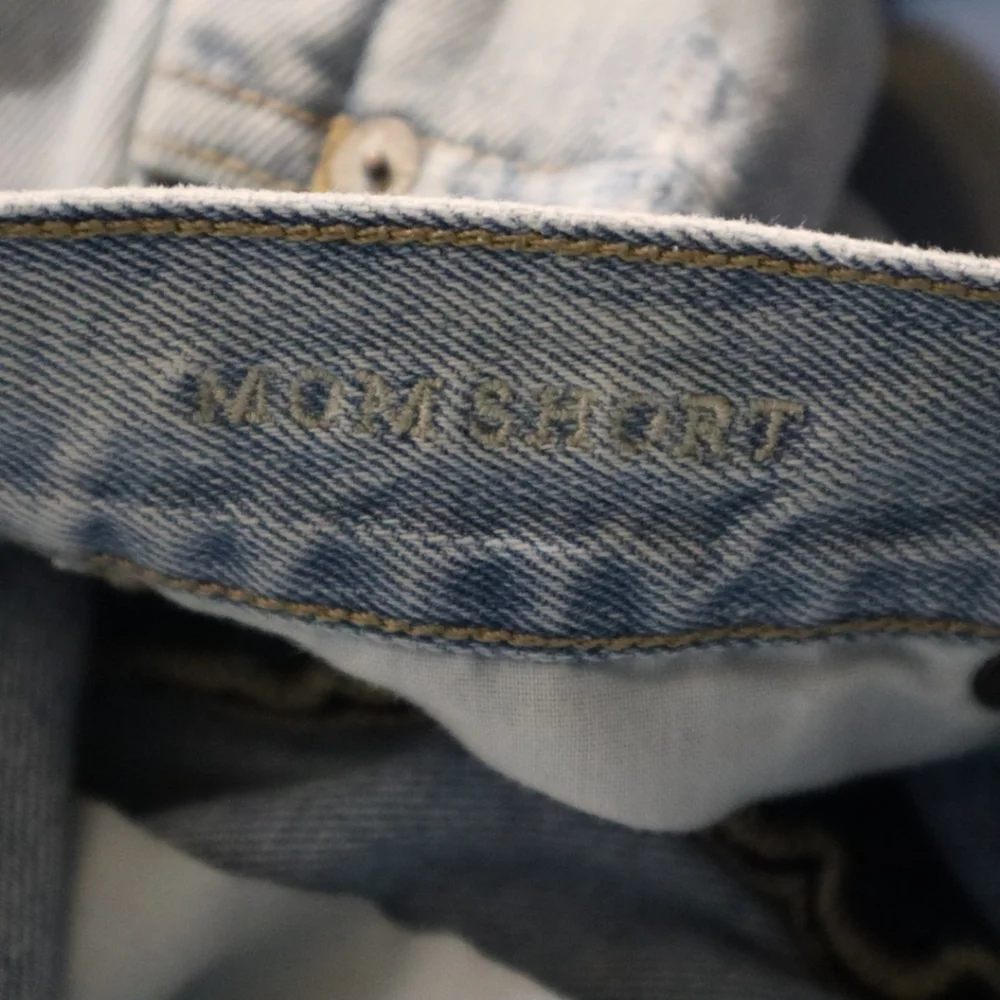 American Eagle Light Wash Jean Shorts With Snap Sides - Picture 12 of 12